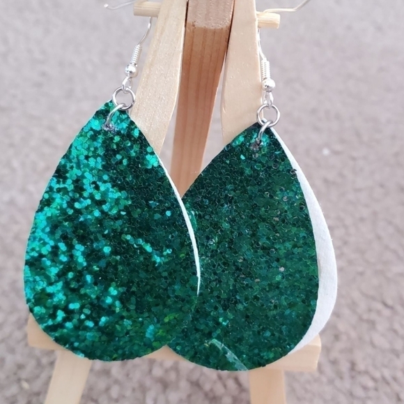 Valentine Faux Leather Dangle Earrings - NWOT- Handmade - Picture 2 of 2